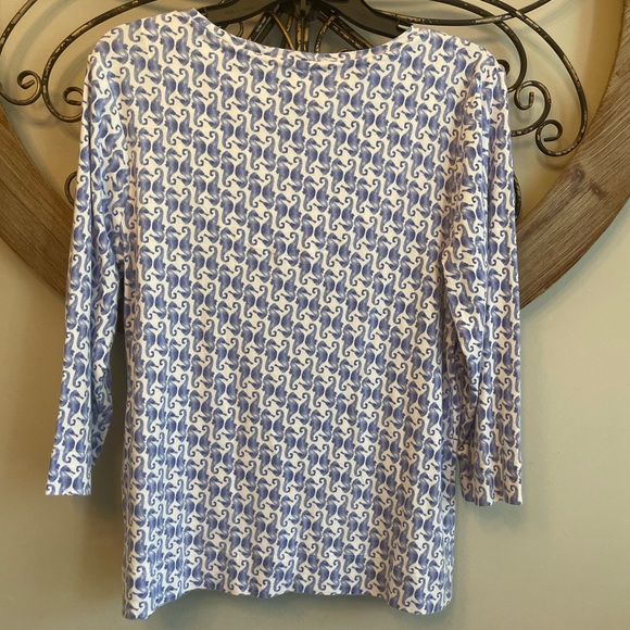 Chico’s Beachy Seahorse V-Neck Top Sz 2 - Picture 2 of 4